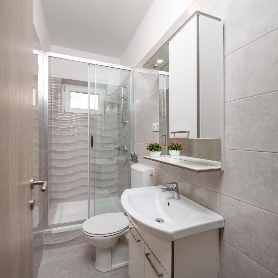Apartments 20 Meters From The Beach Jesenice  Buitenkant foto
