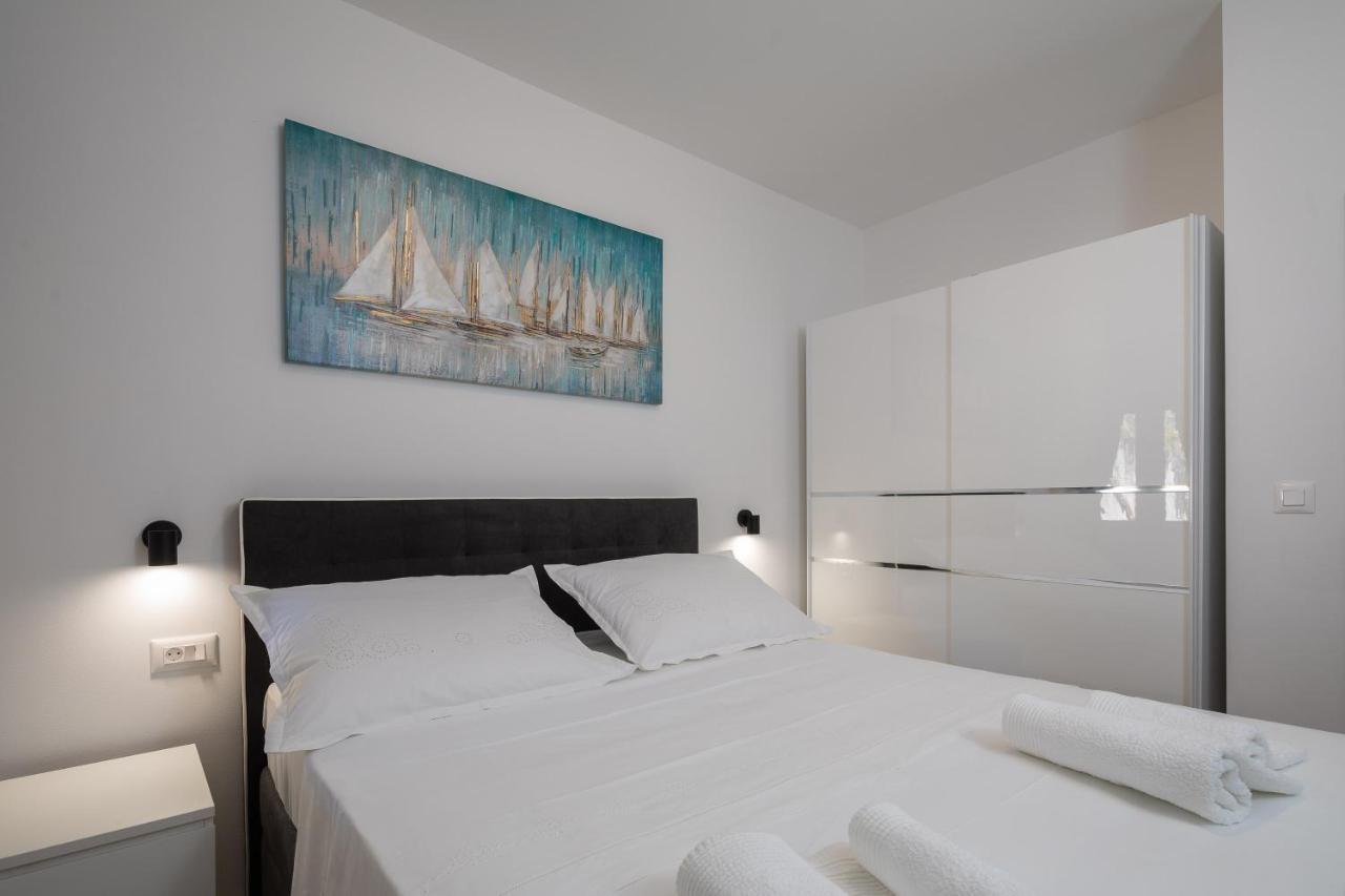 Apartments 20 Meters From The Beach Jesenice  Kamer foto